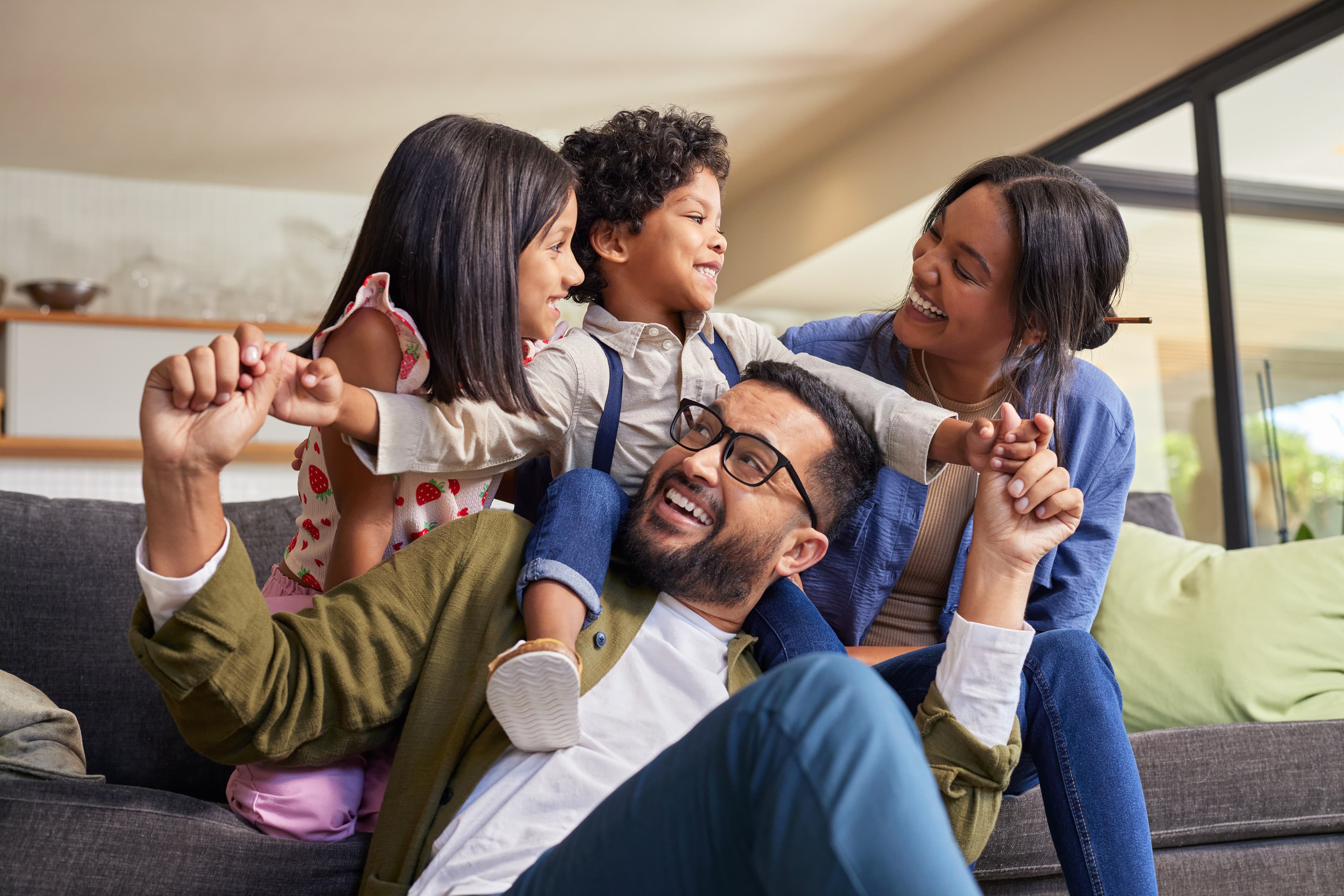 Estrategias prácticas para roles claros, rutinas y confianza en casa.